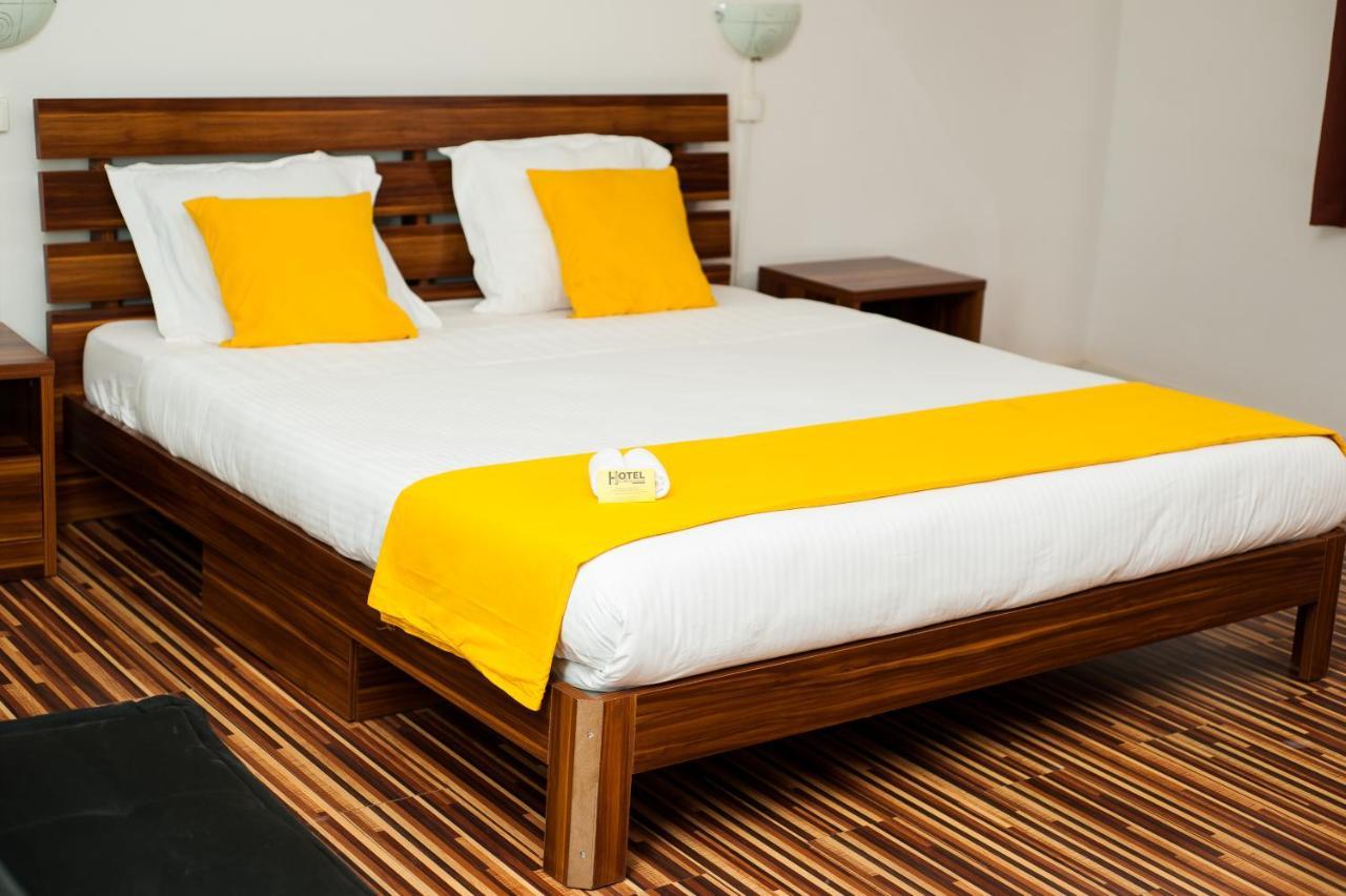 Hotel Le Pousse Pousse アンタナナリボ エクステリア 写真