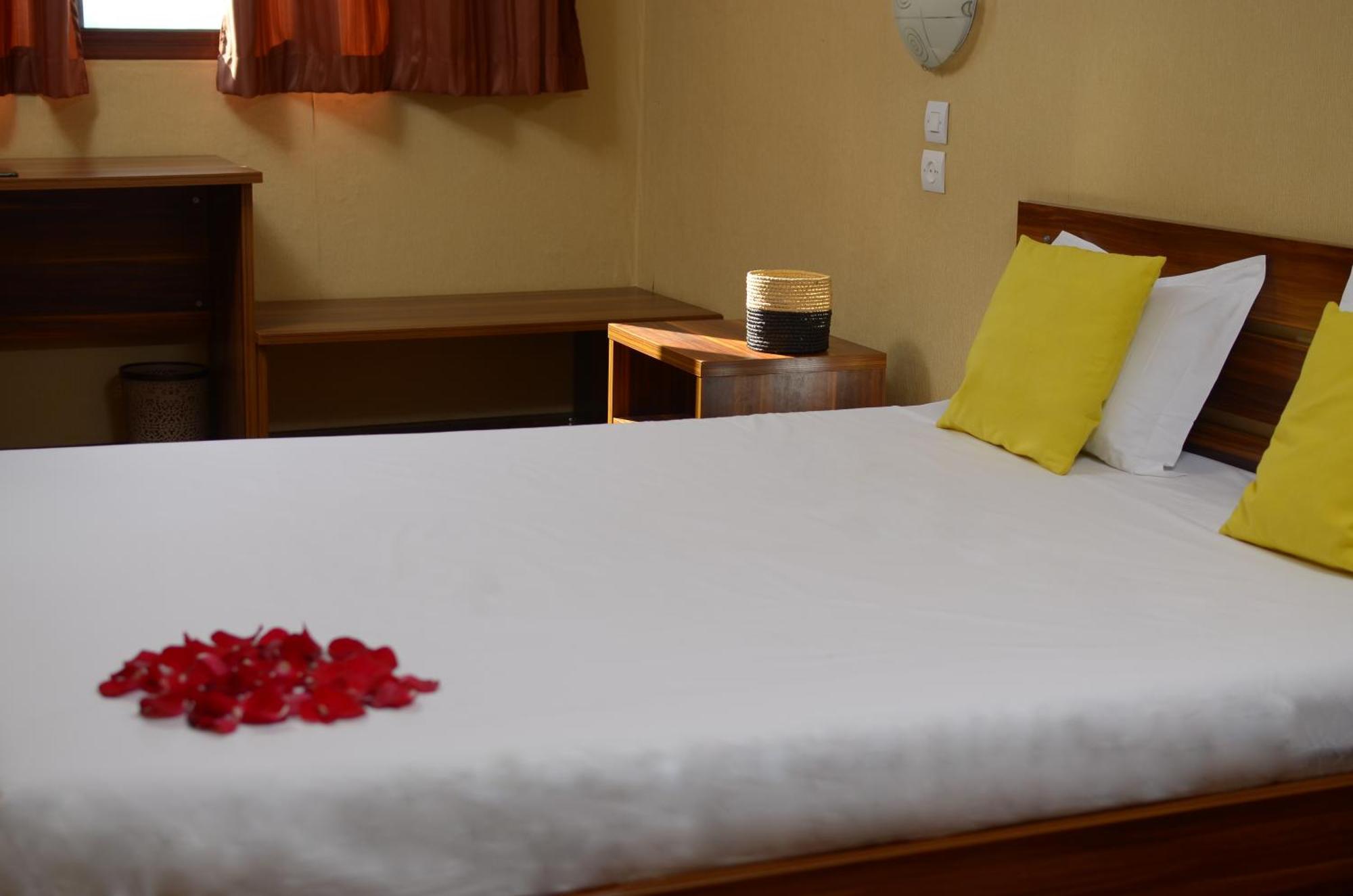 Hotel Le Pousse Pousse アンタナナリボ エクステリア 写真